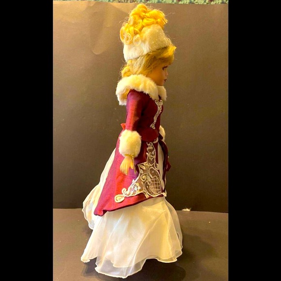 ❤️SOLD❤️Vintage Victorian Rose Collection Holiday Edition Porcelain Doll - Picture 2 of 6